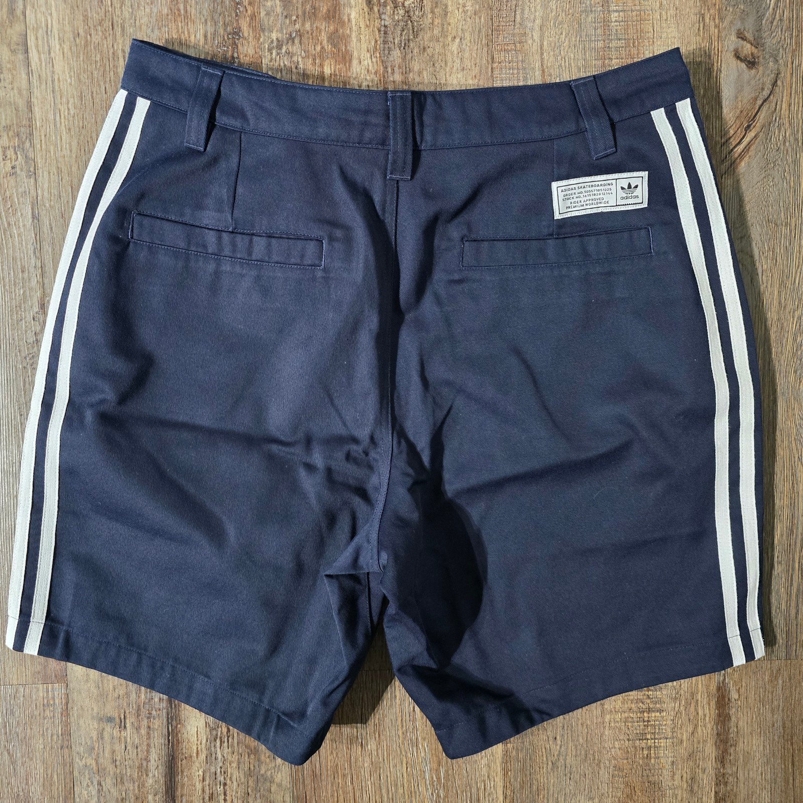 Adidas 3-Stripes Skateboading Shorts Blue size 33