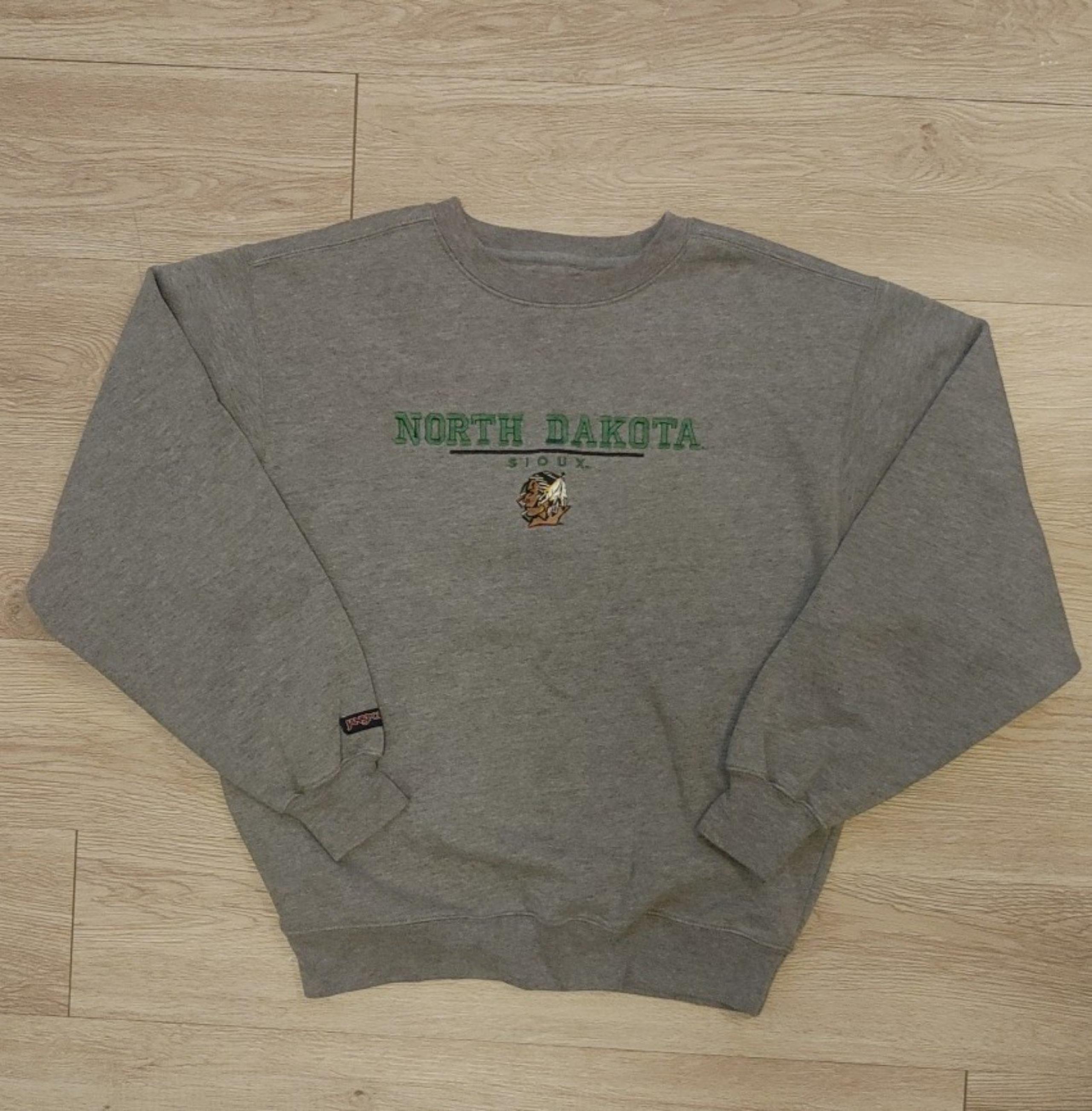 Vintage 90's North Dakota Sioux Men's Grey Jansport Pullover Sweatshirt Sz Small
