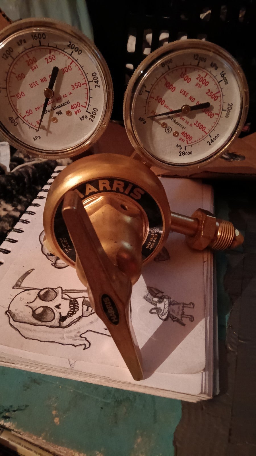 Harris model 3500 argon , nitrogen,& helium single stage gas regulator