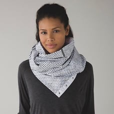 Lululemon Vinyasa Scarf *Fleece Dottie Eyelet White Black / White
