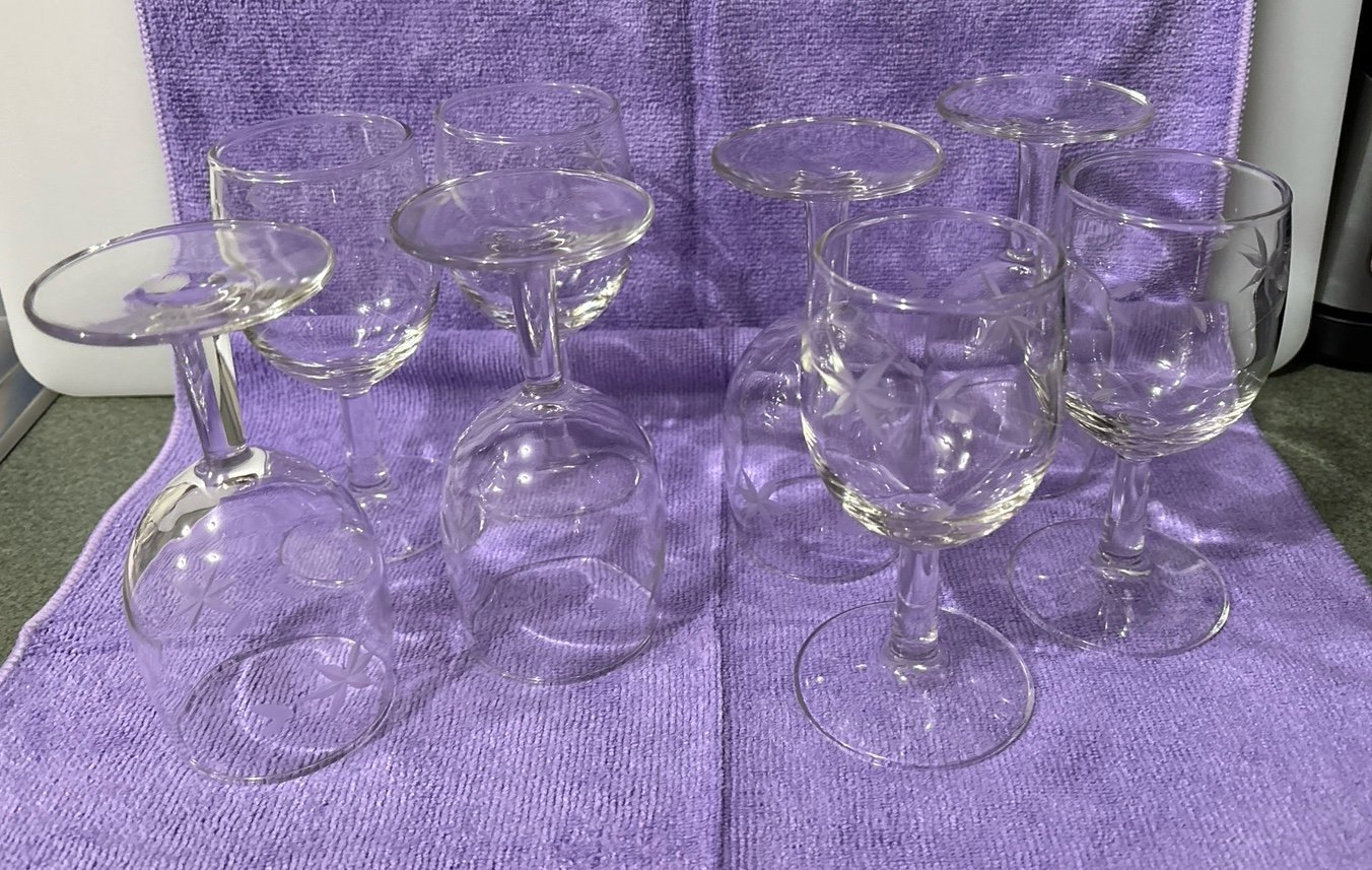 Princess House Heritage Stemmed 6 oz Wine Glasses. Set of 8