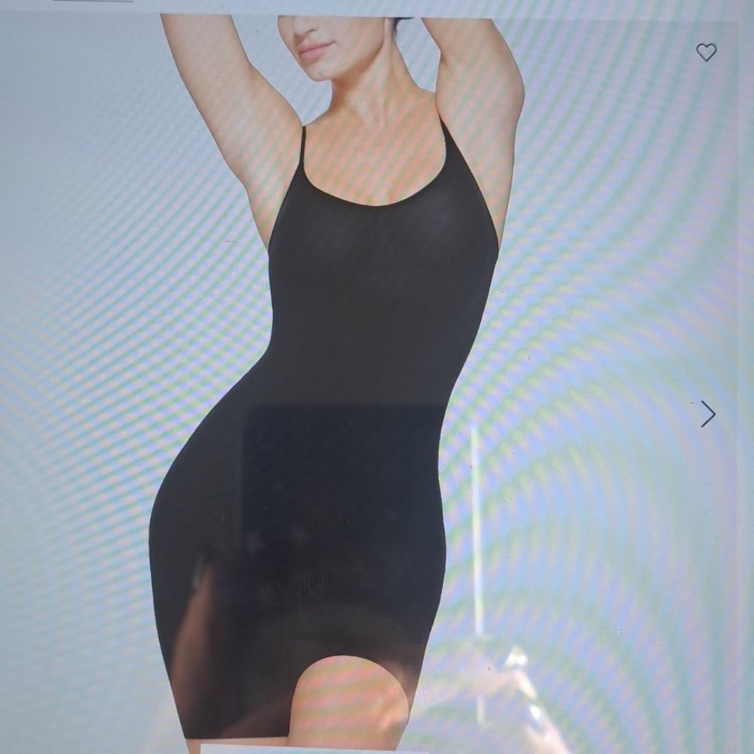 LARGE SKIMS SEAMLESS SCULPTING MID THIGH BODYSUIT