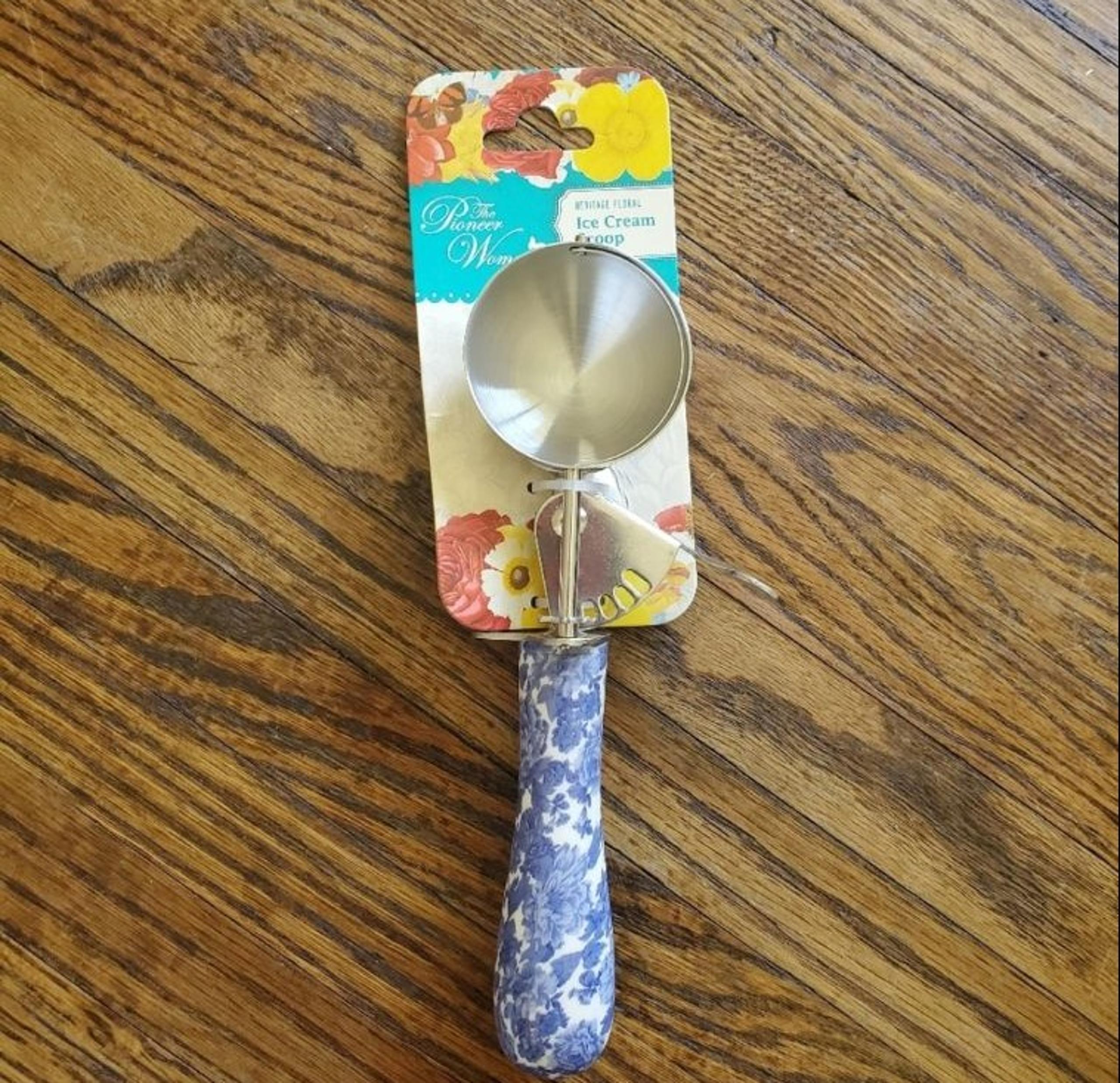 The Pioneer Woman Ice Cream Scoop NIP