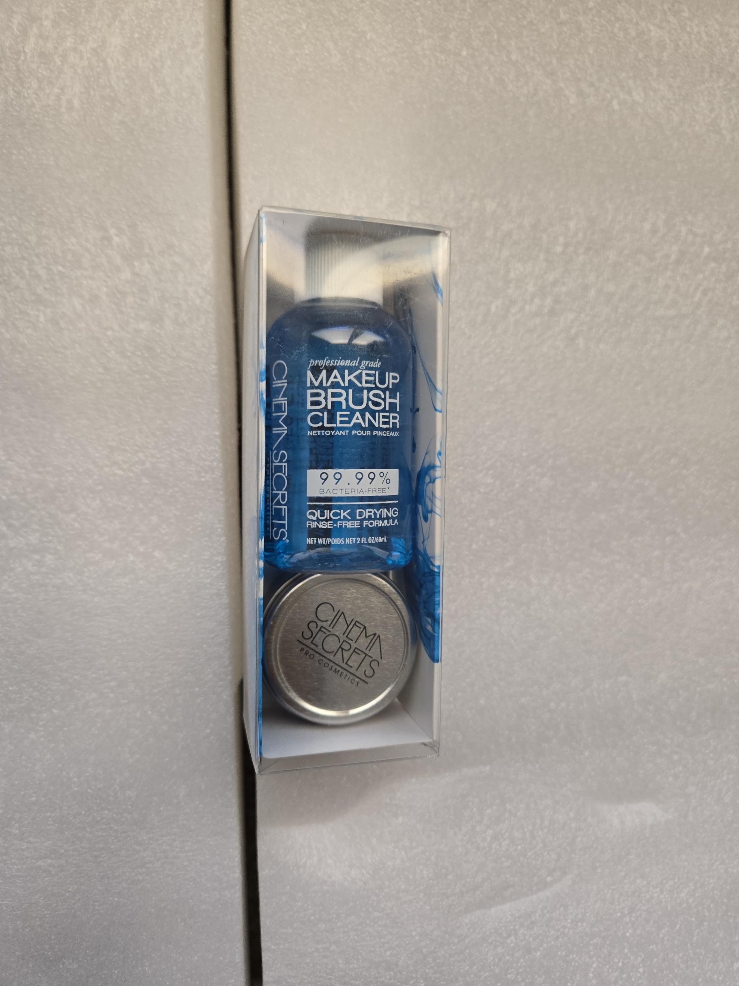 CINEMA SECRETS Makeup Brush Cleaner Kit