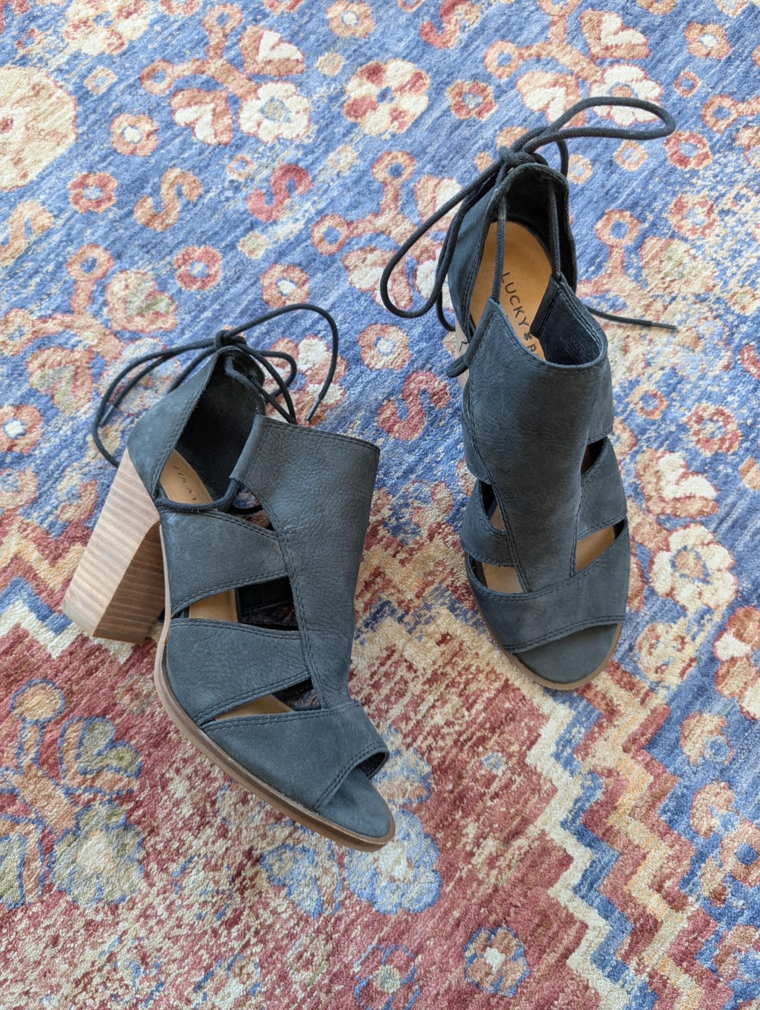 Lucky Brand Black Leather Lanita Cut Out Peep Toe Heel Sandals 9 VGUC