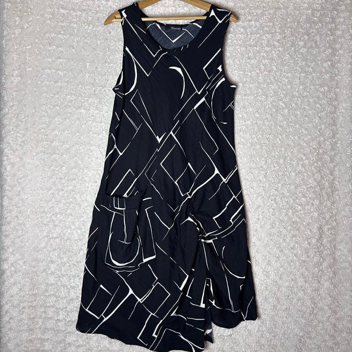 Moonlight by Y&S Fashion Women's Sleeveless Black and White Dress With Pockets