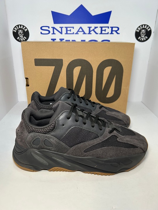 DS Adidas Yeezy Boost 700 2019 Utility Black Size 10
