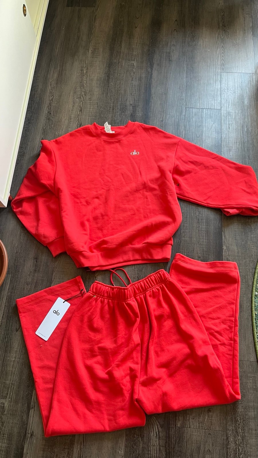 Alo Yoga Accolade Crewneck & Straight Leg Sweatpants Set - Red Hot Summer XS