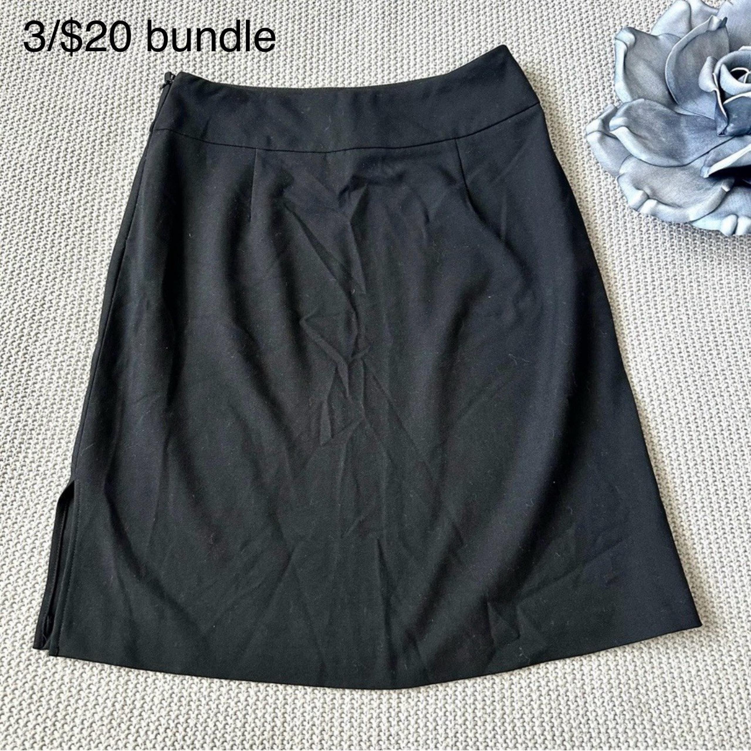 3/$20 Old Navy A-Line Black Stretch Skirt size 2