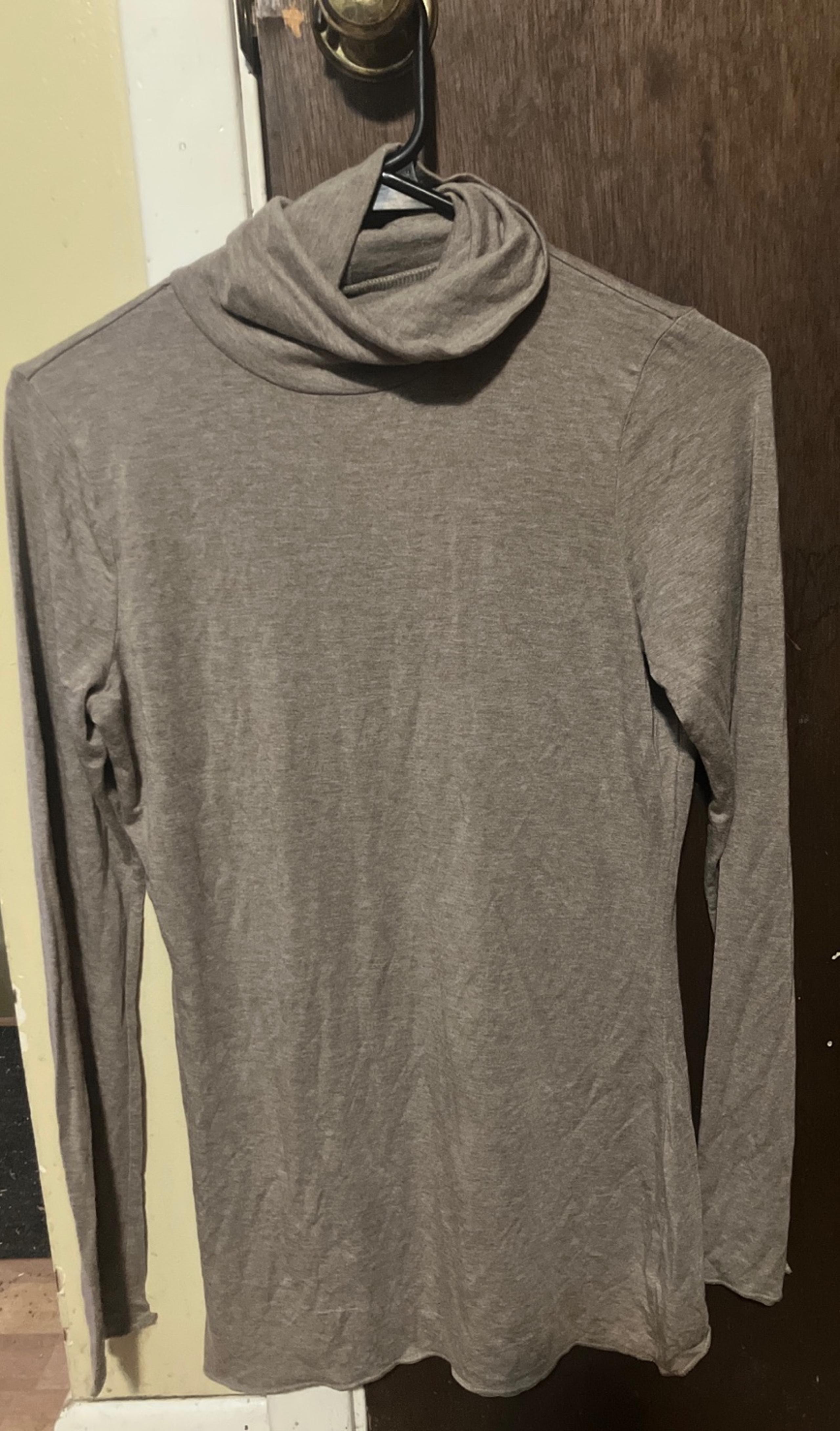 turtleneck gap size m 95% modal 5% spandex