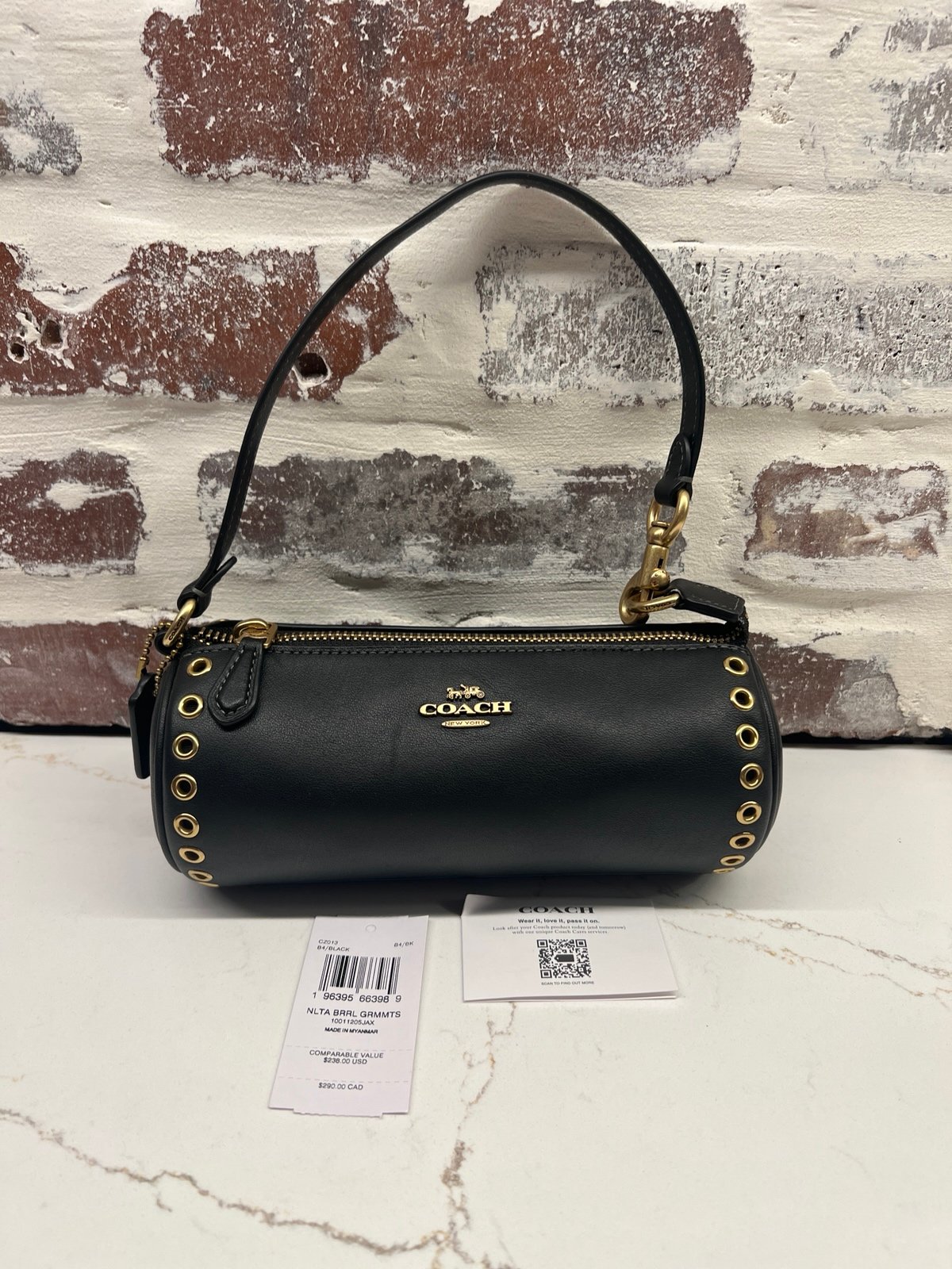 ショルダーバッグ・ポシェット COACH Nolita Barrel Bag With Grommets CZ013 Coach Nolita Barrel Bag black with grommets CZ013
