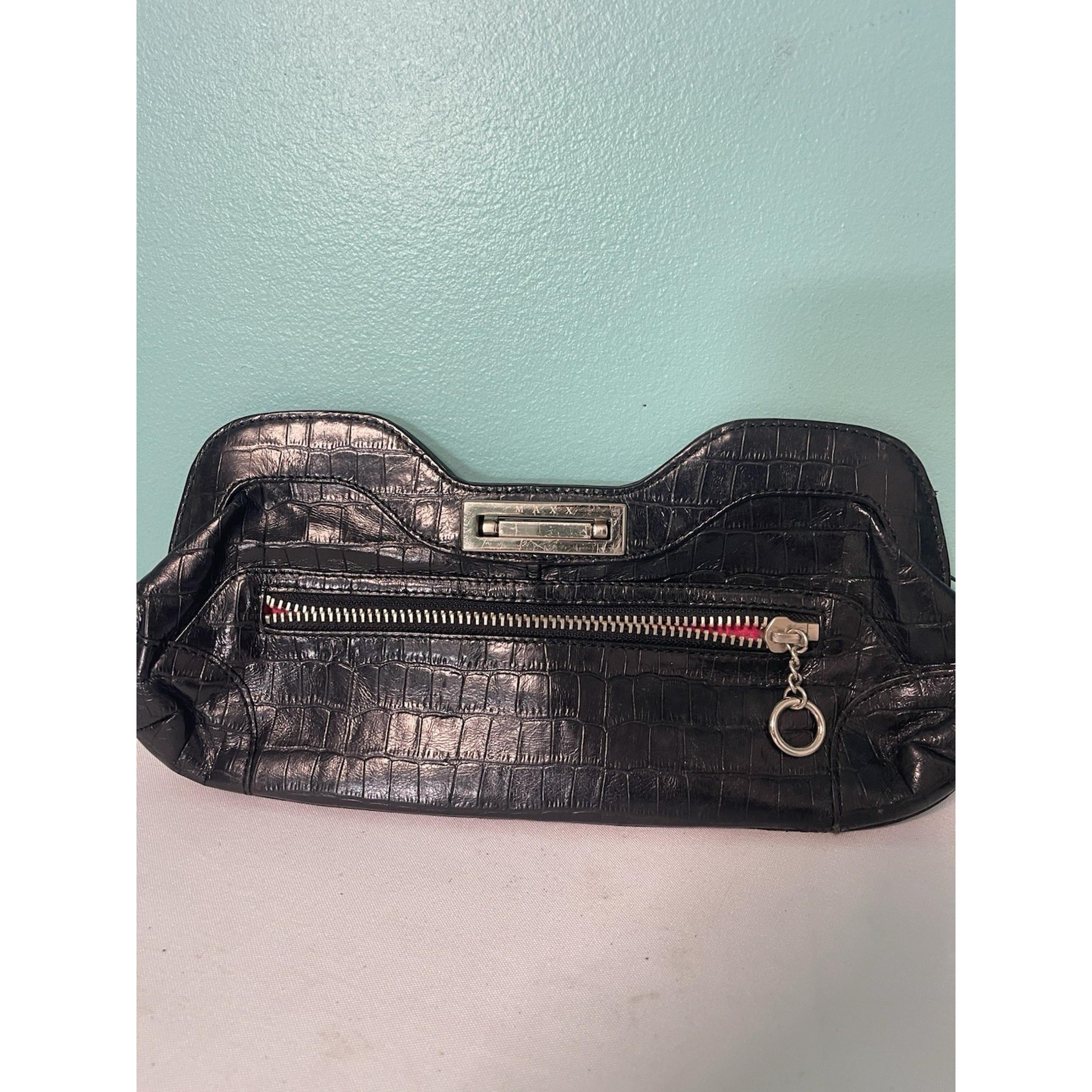 VTG Maxx New York Clutch Purse Leather Metal Buckle Closure Front Zip Black