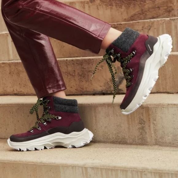 Sorel Women's Kinetic™ Breakthru Conquest Sneaker Boots Insulated Size 9 New!!!