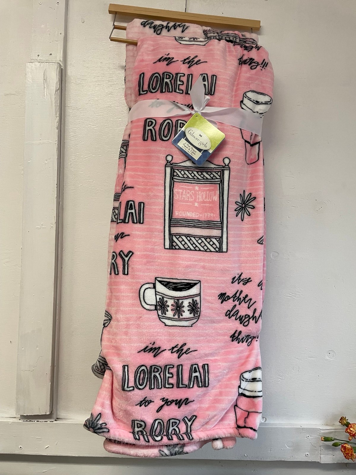 Throw Blanket NWT GILMORE GIRLS PINK 2 PACK THROWS