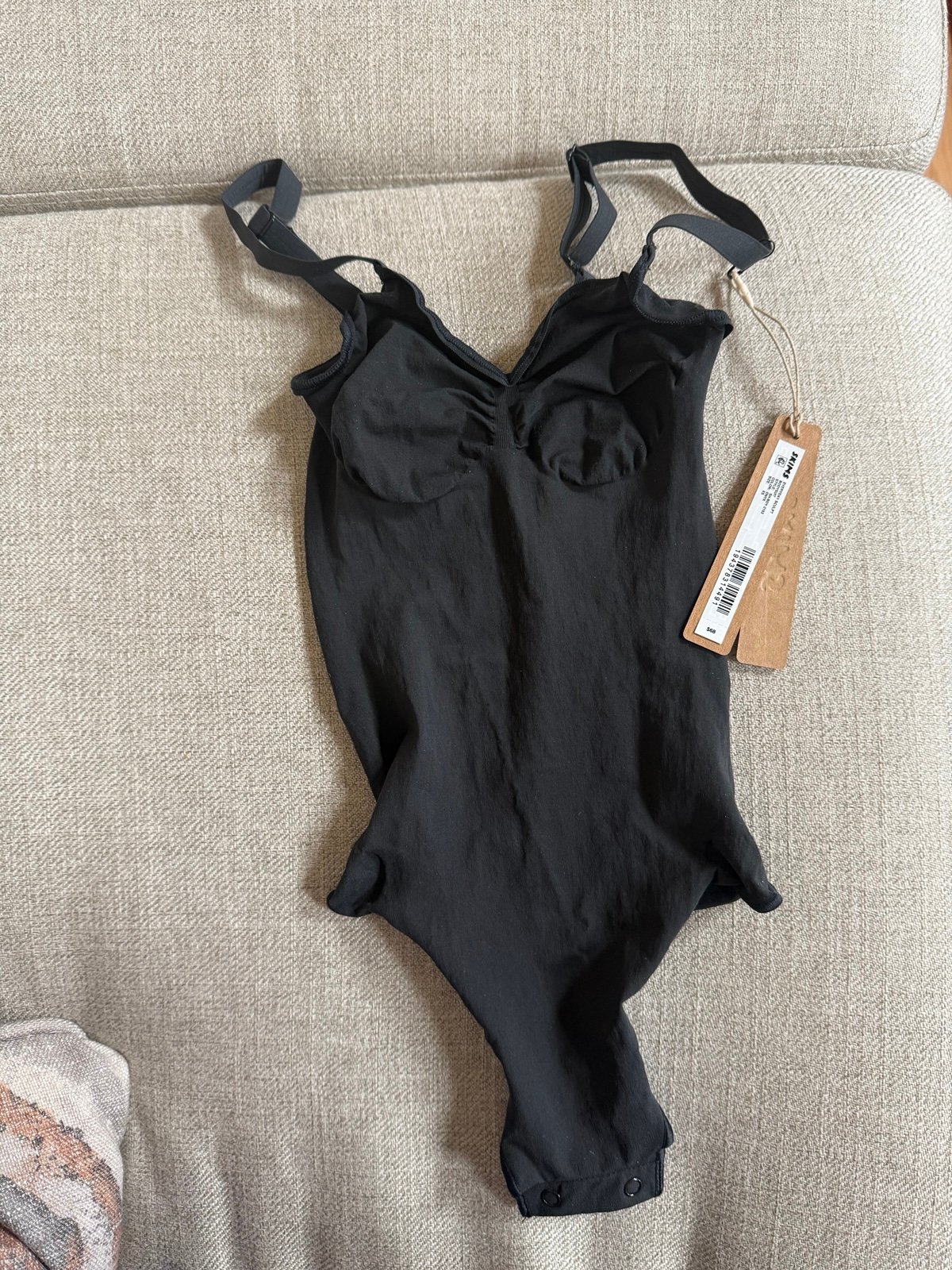 NWT Skims Everyday Sculpt Bodysuit