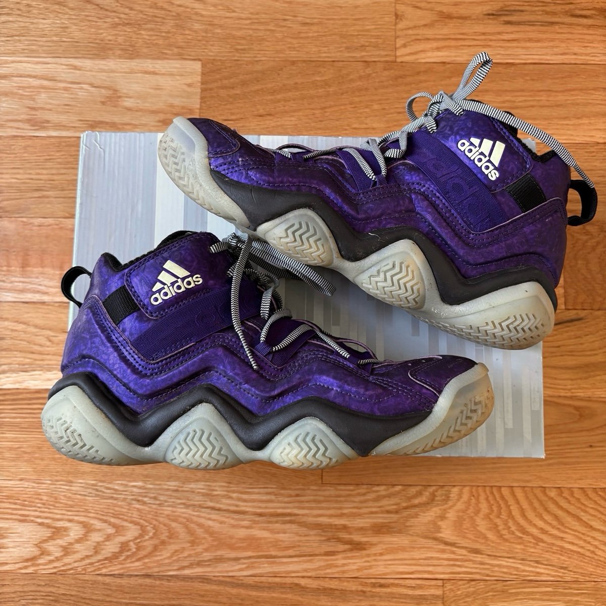 Size 9.5 - adidas Top Ten 2000 Nightmare Before Christmas G65992