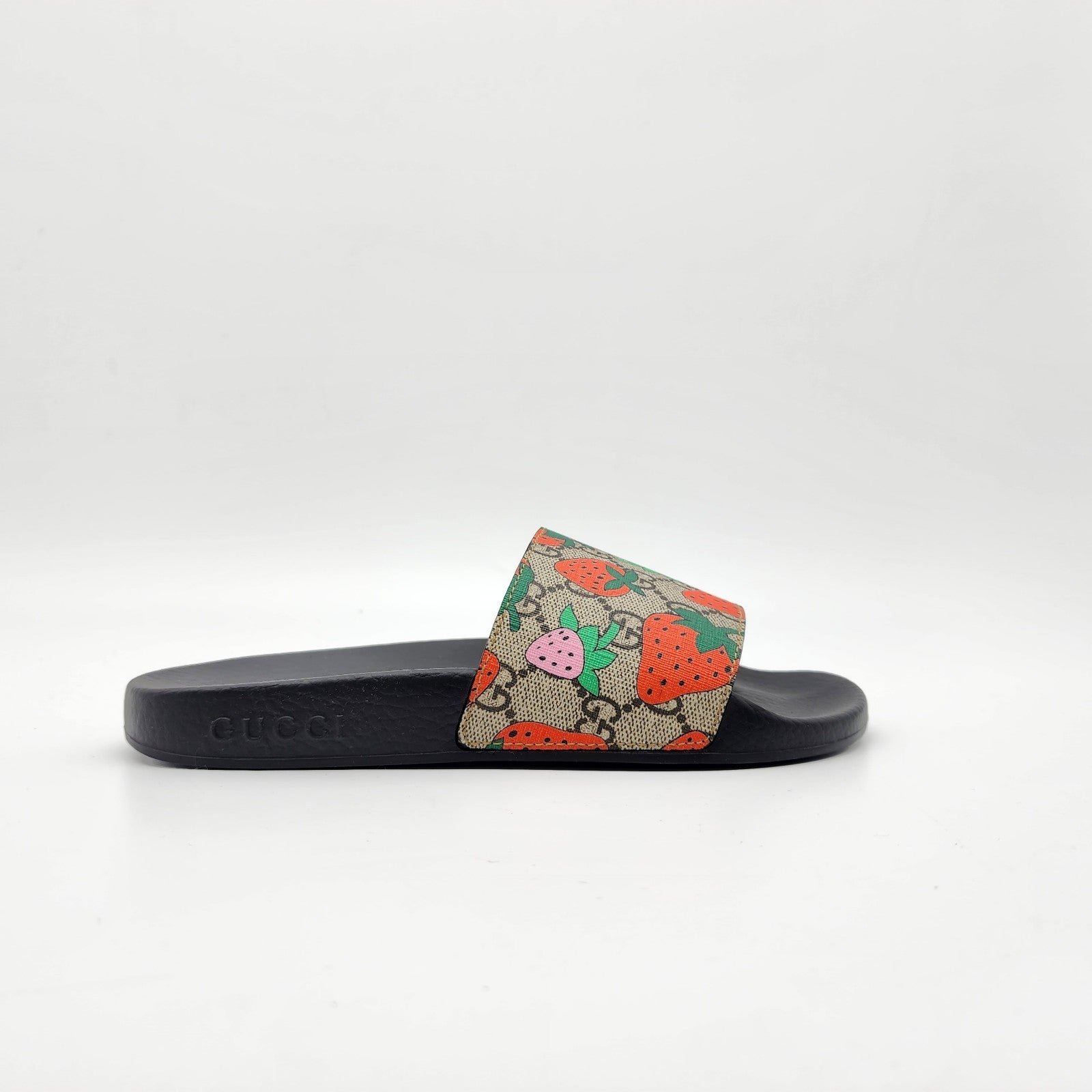 Gucci strawberry slides 35