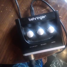 Beringer Um2 interface