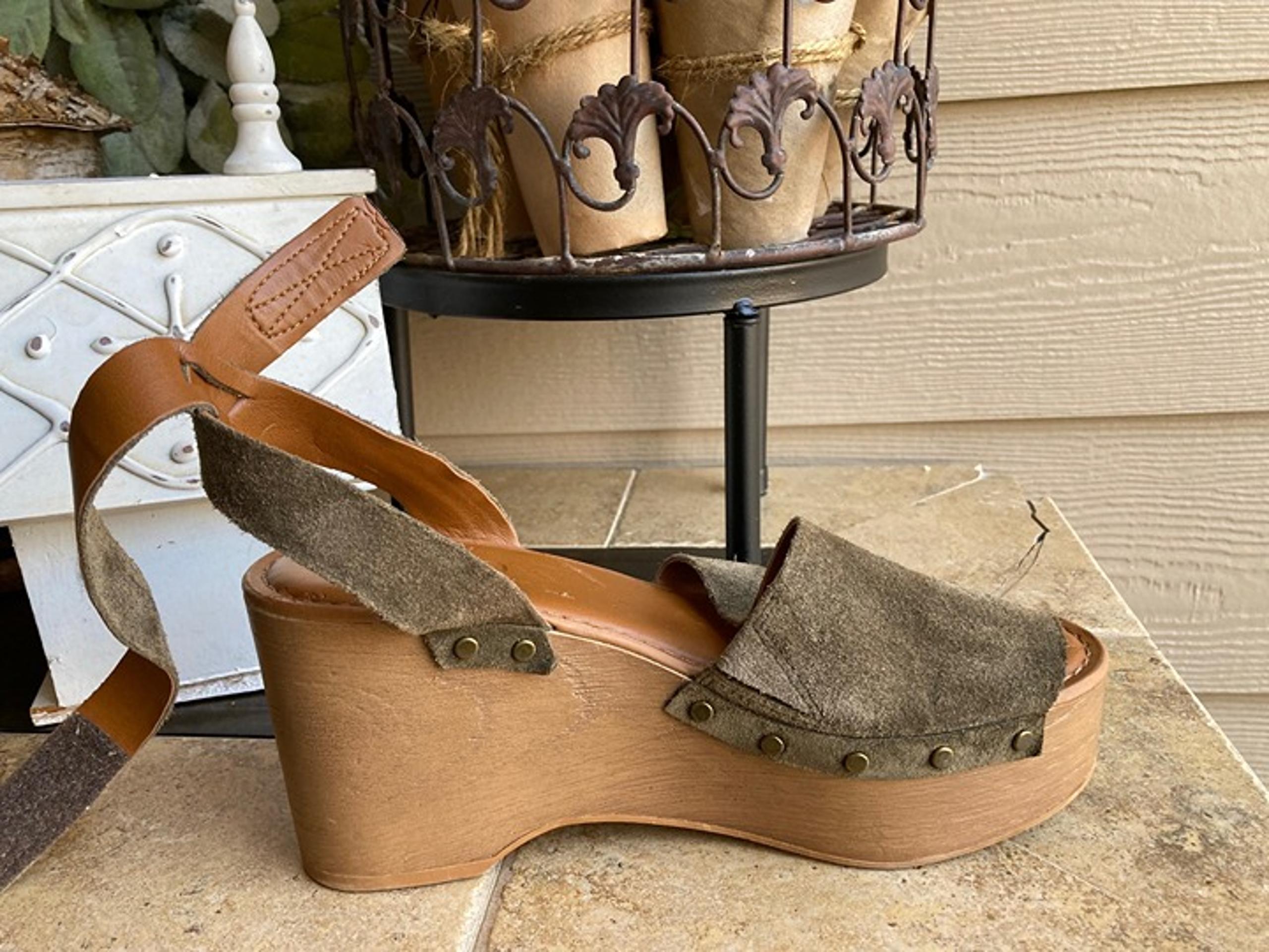 Franco Sarto Olive Green Suede Heels 7M