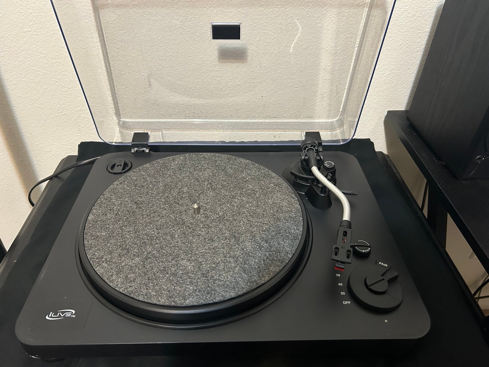 iLive Turntable with Bluetooth Transmitter - (ITTB1000B)