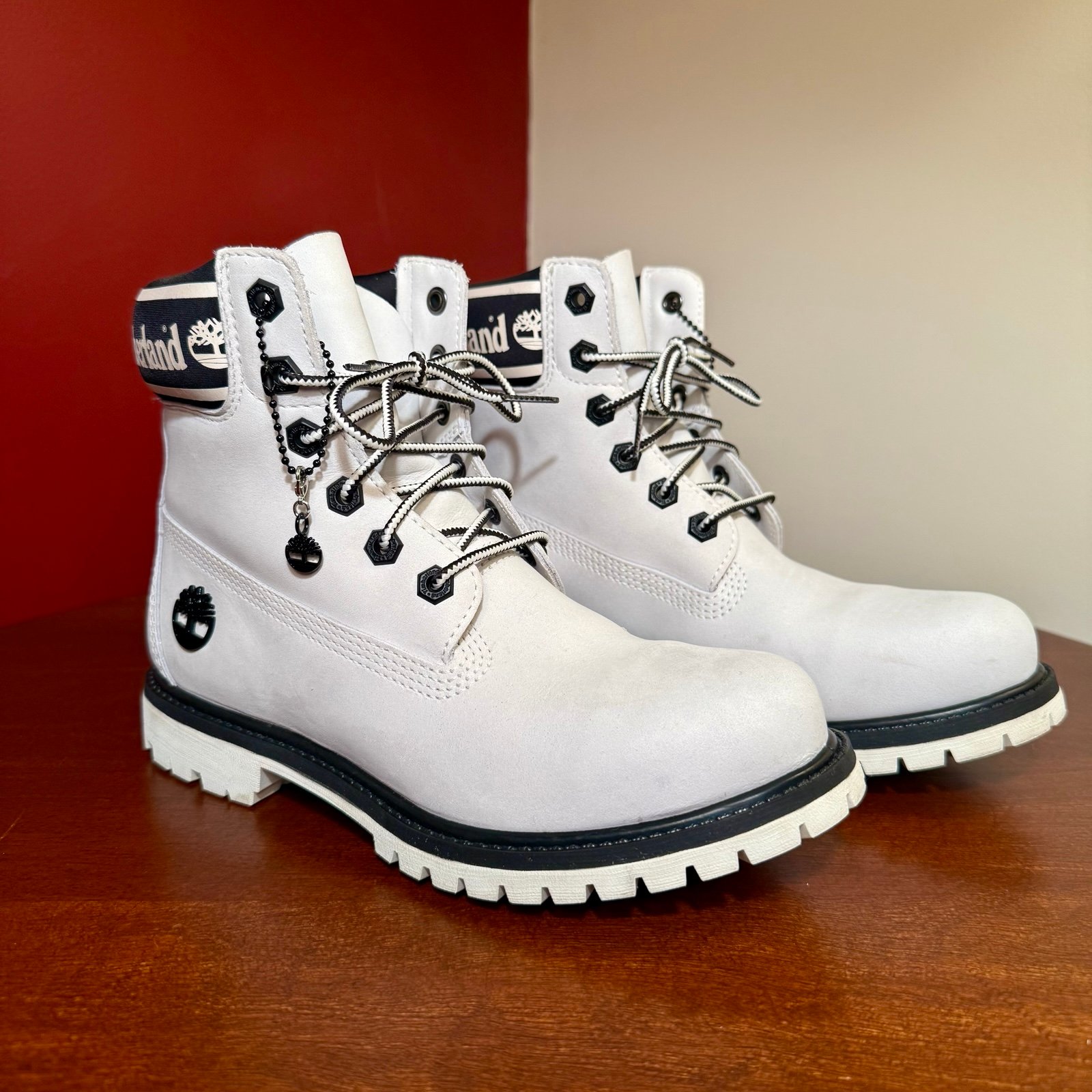 Women’s Timberland Premium 6-Inch White Leather Boots A24JJ Rare “Sample” Size 7