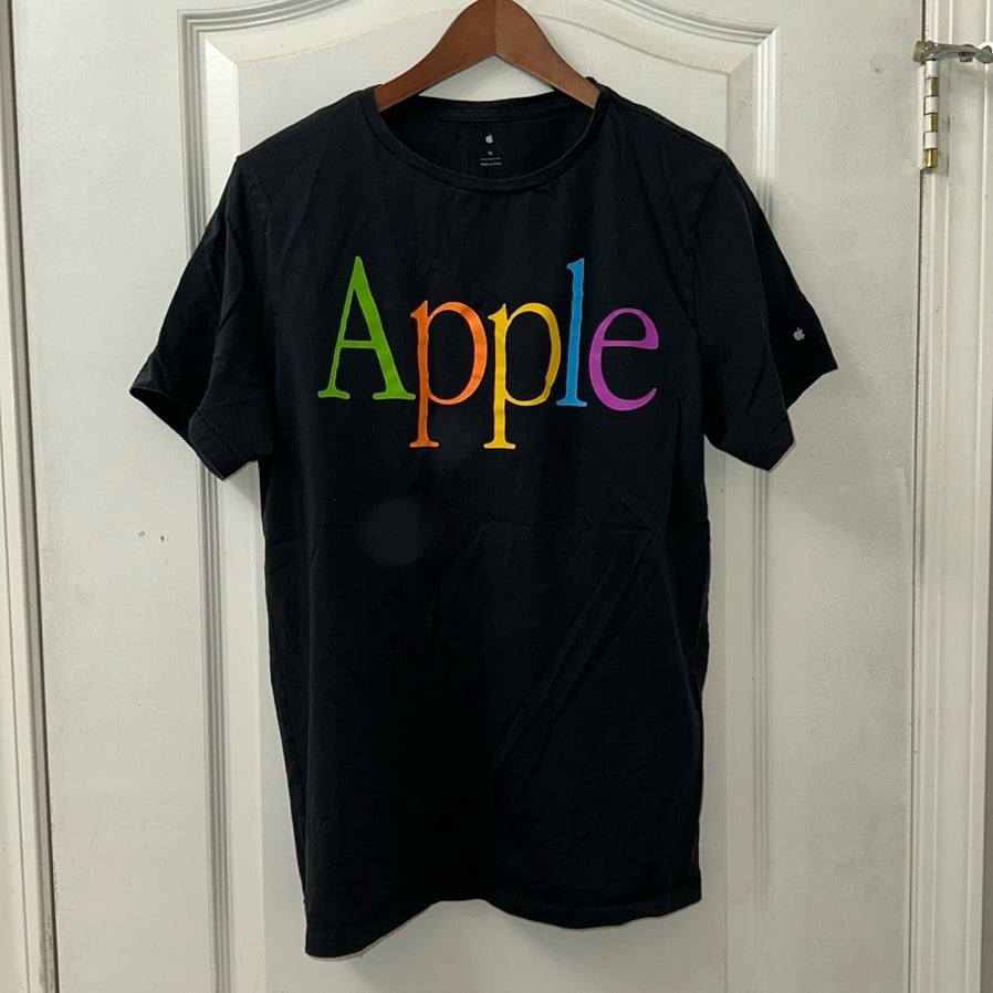 Apple Vintage Spellout Logo (Garamond T-shirt)