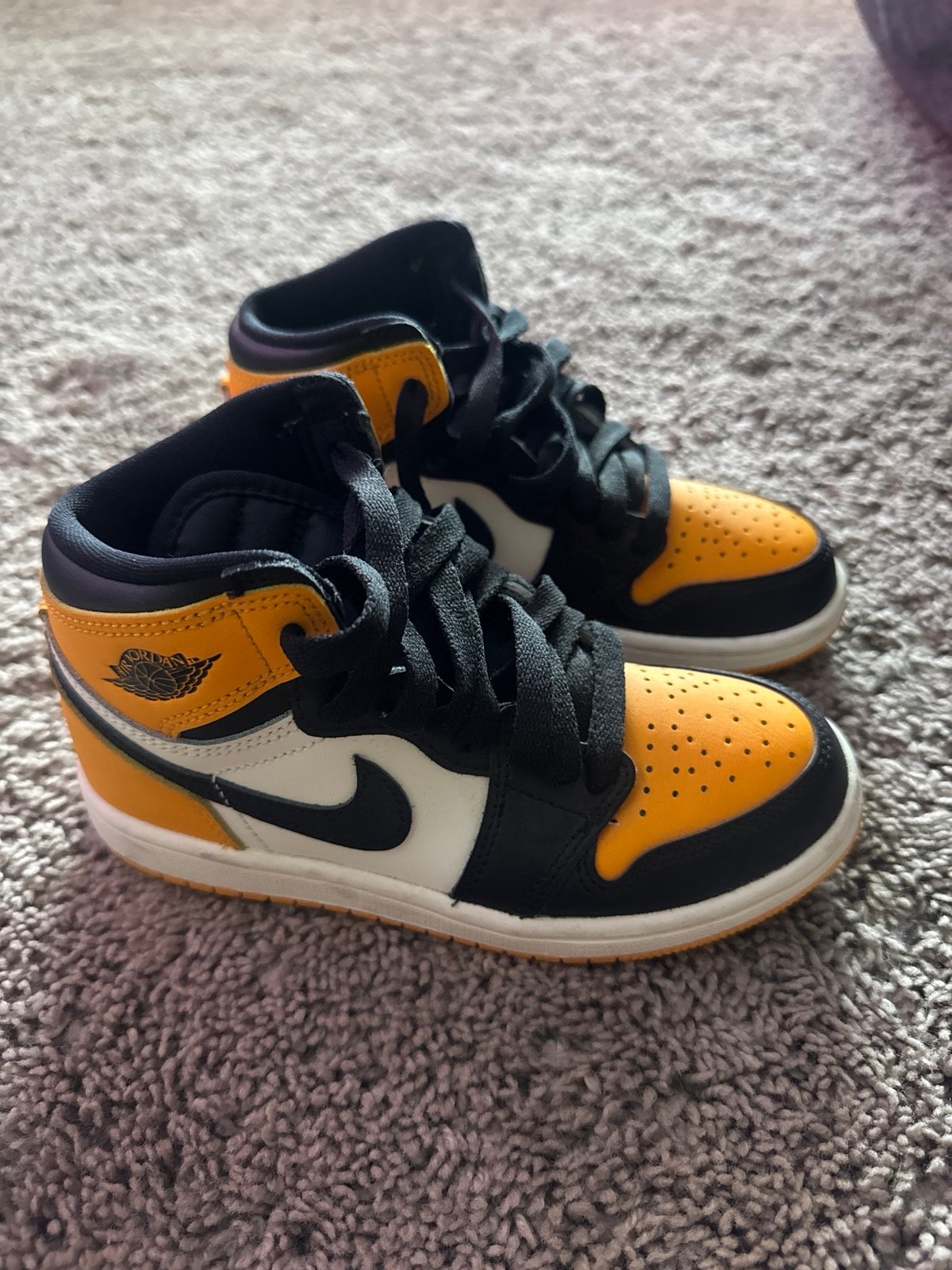 Nike Air Jordan 1 Retro High OG Youth Size 13C Yellow Toe Black AQ2664-711 Shoe