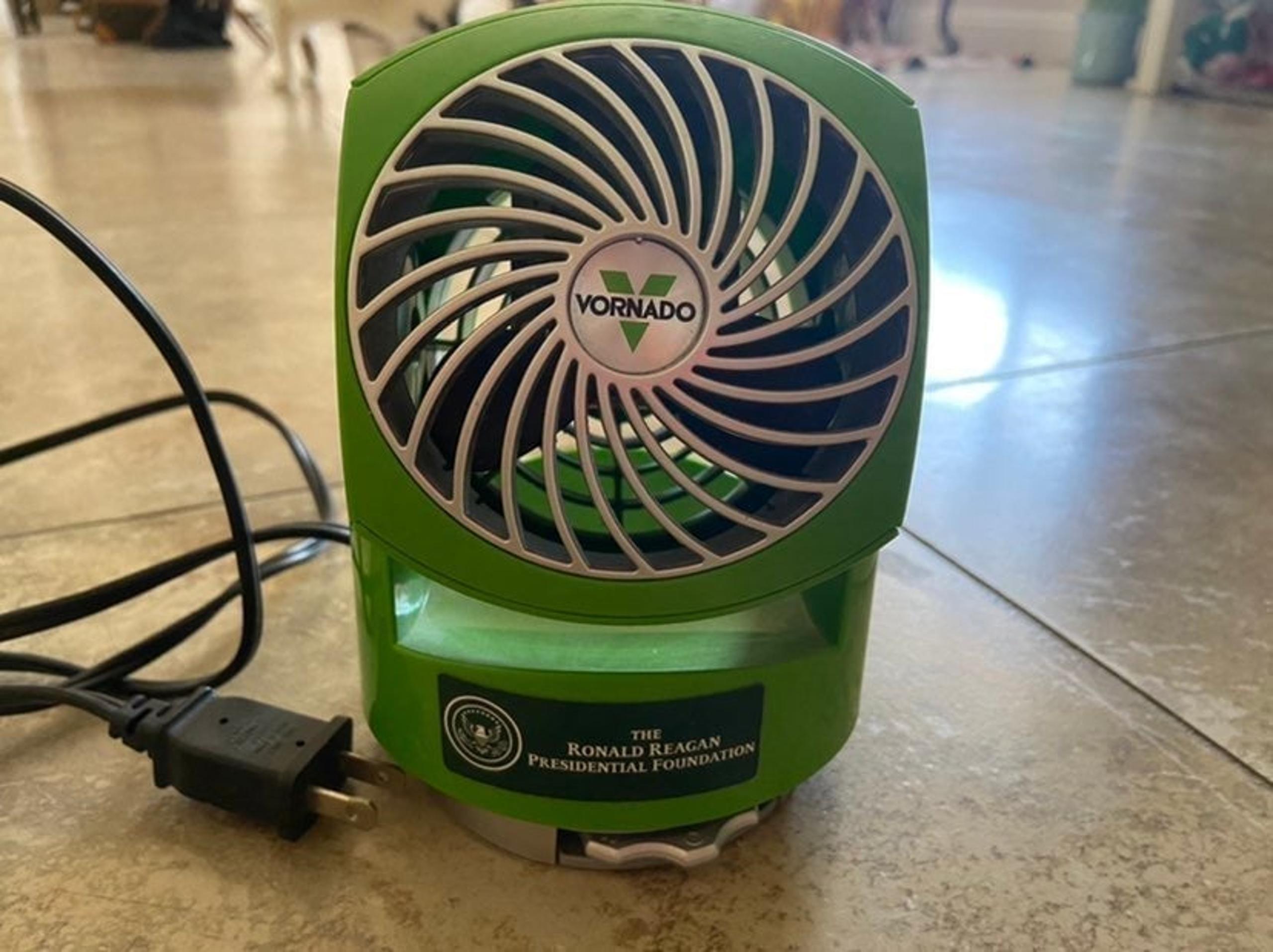 Vornado table desk fan green