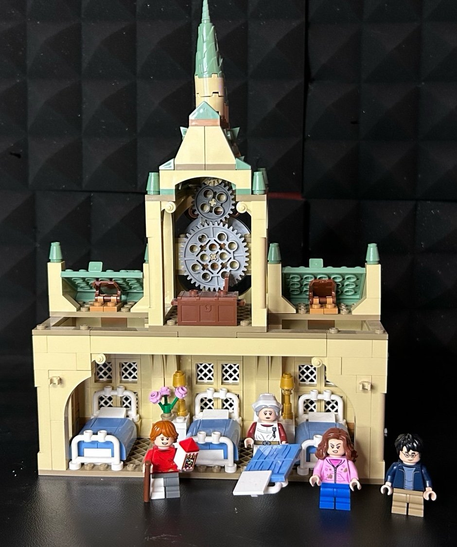 LEGO 76398 hospital wing