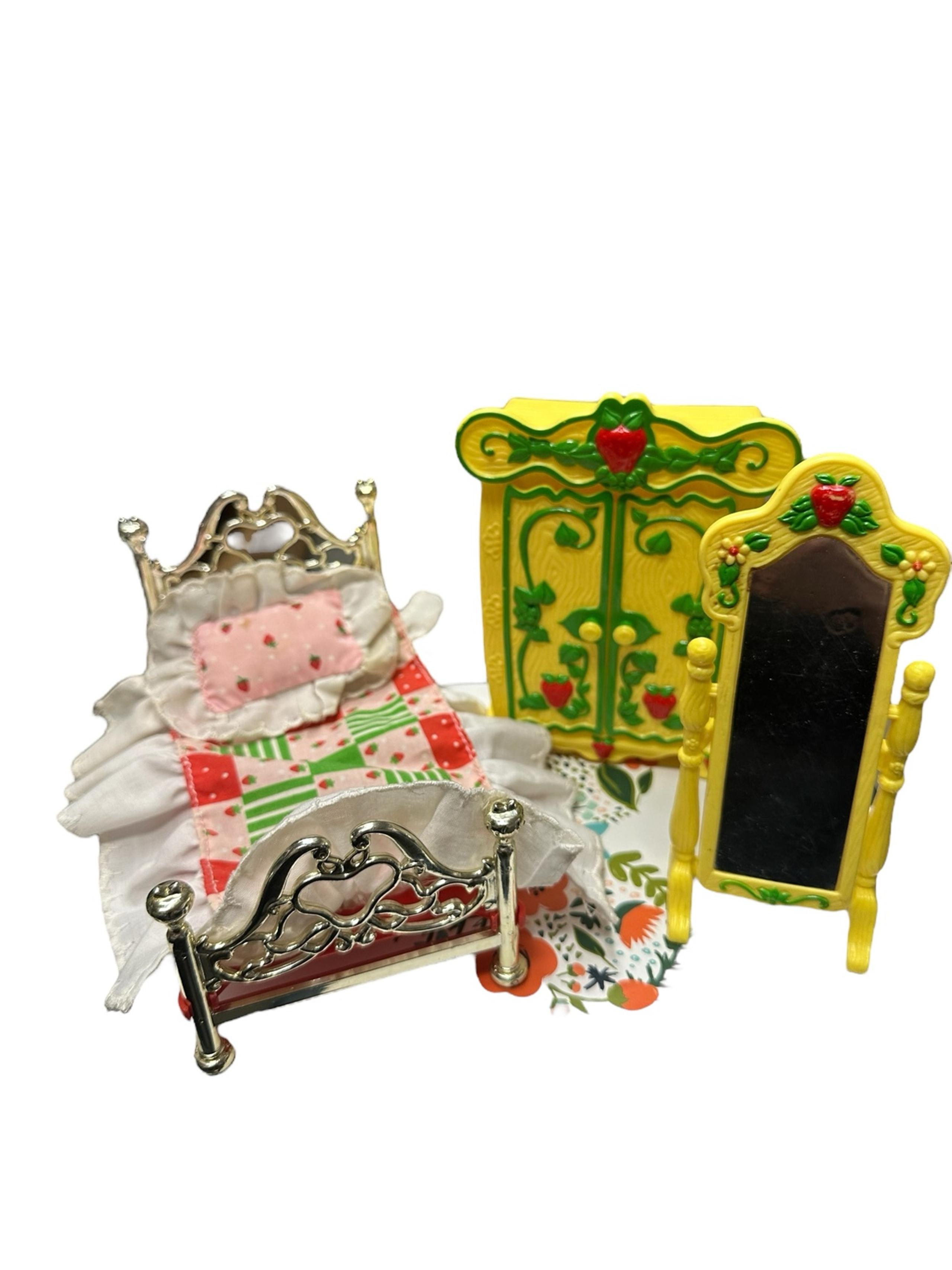 Vintage Strawberry Shortcake Berry Home Bedroom Set