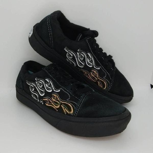 VANS Comfycush Women's Pre-owned Black Embroidered Flames Sneakers - sz. 5 1/2