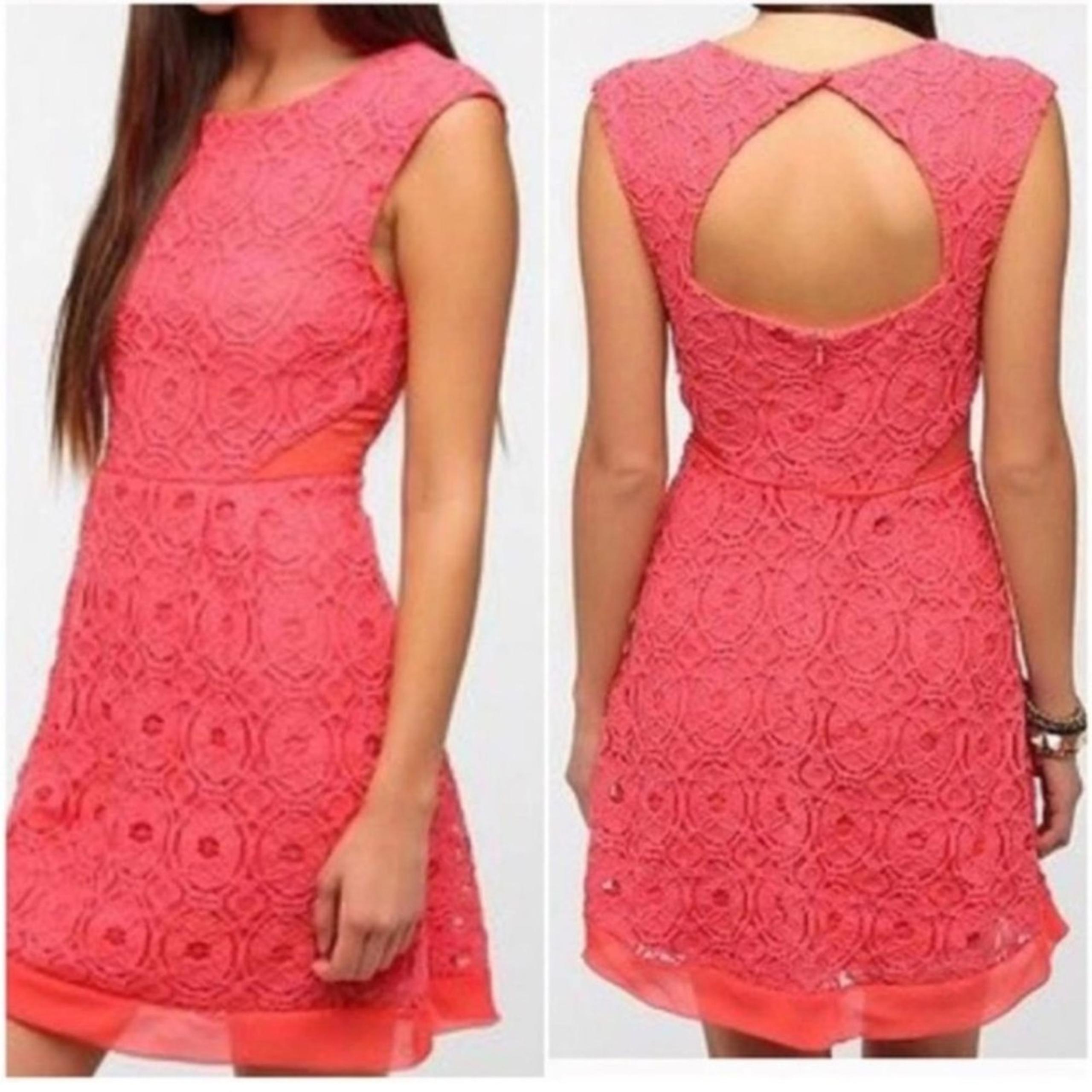 Kimchi Blue Pink Lace Crochet Cap Sleeve Keyhole Pink Dress SZ 2