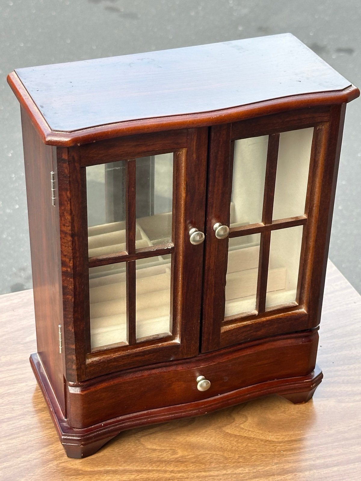 Jewelry box