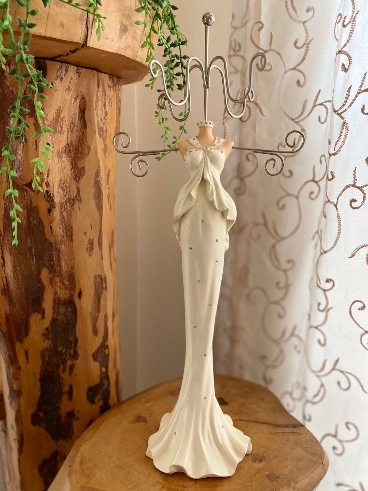 Jewelry hanger