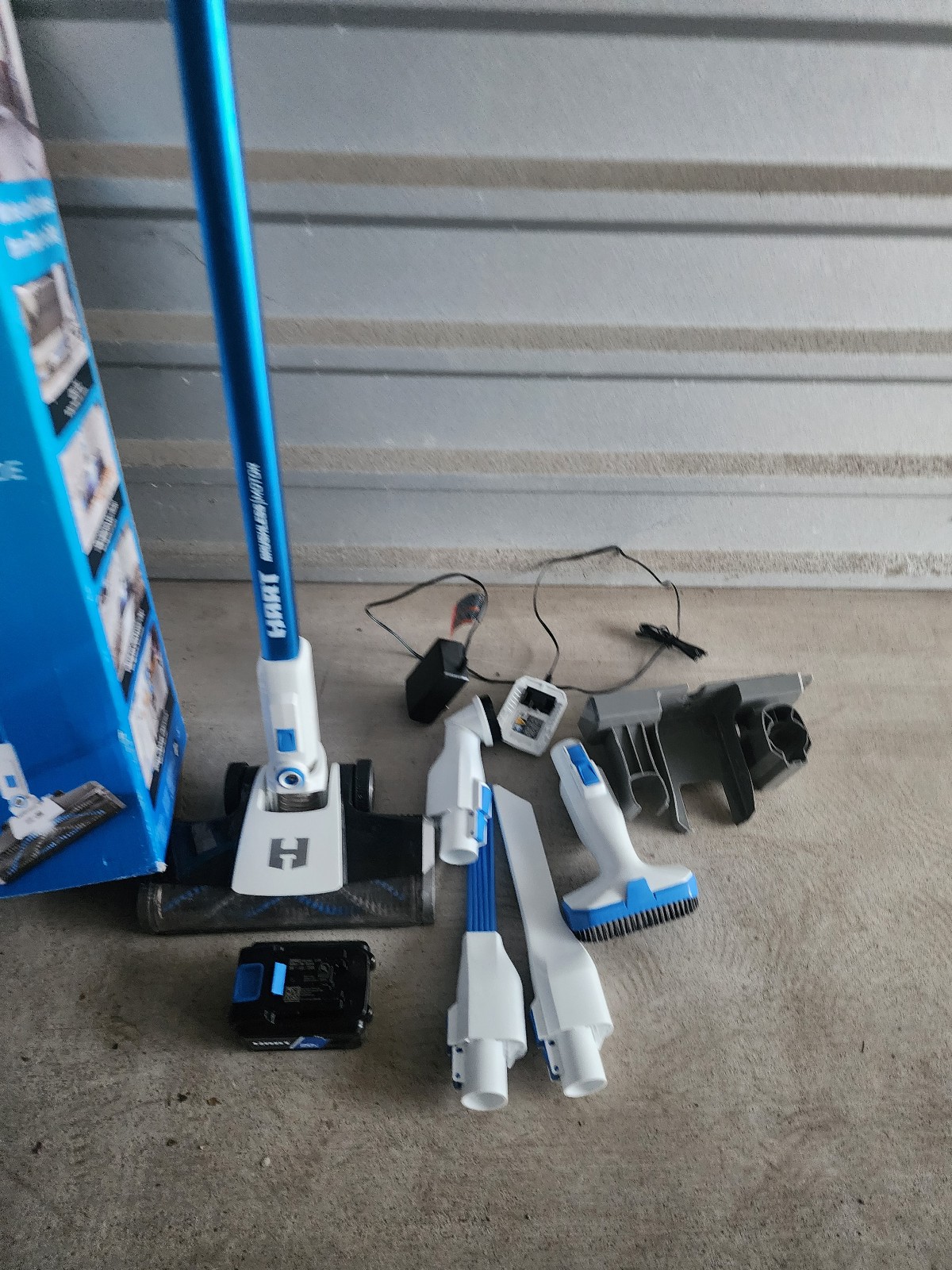 HART HPSV01B 120V Cordless Stick With Battery