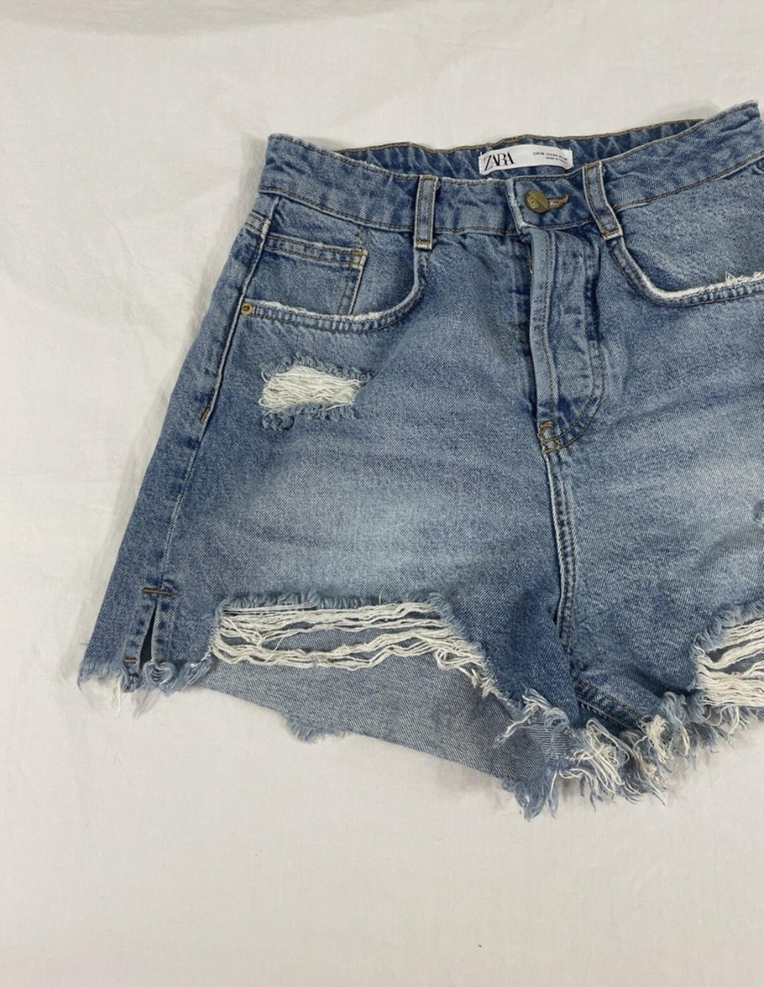 Zara Women Blue Distressed Mom Denim Shorts Size 6
