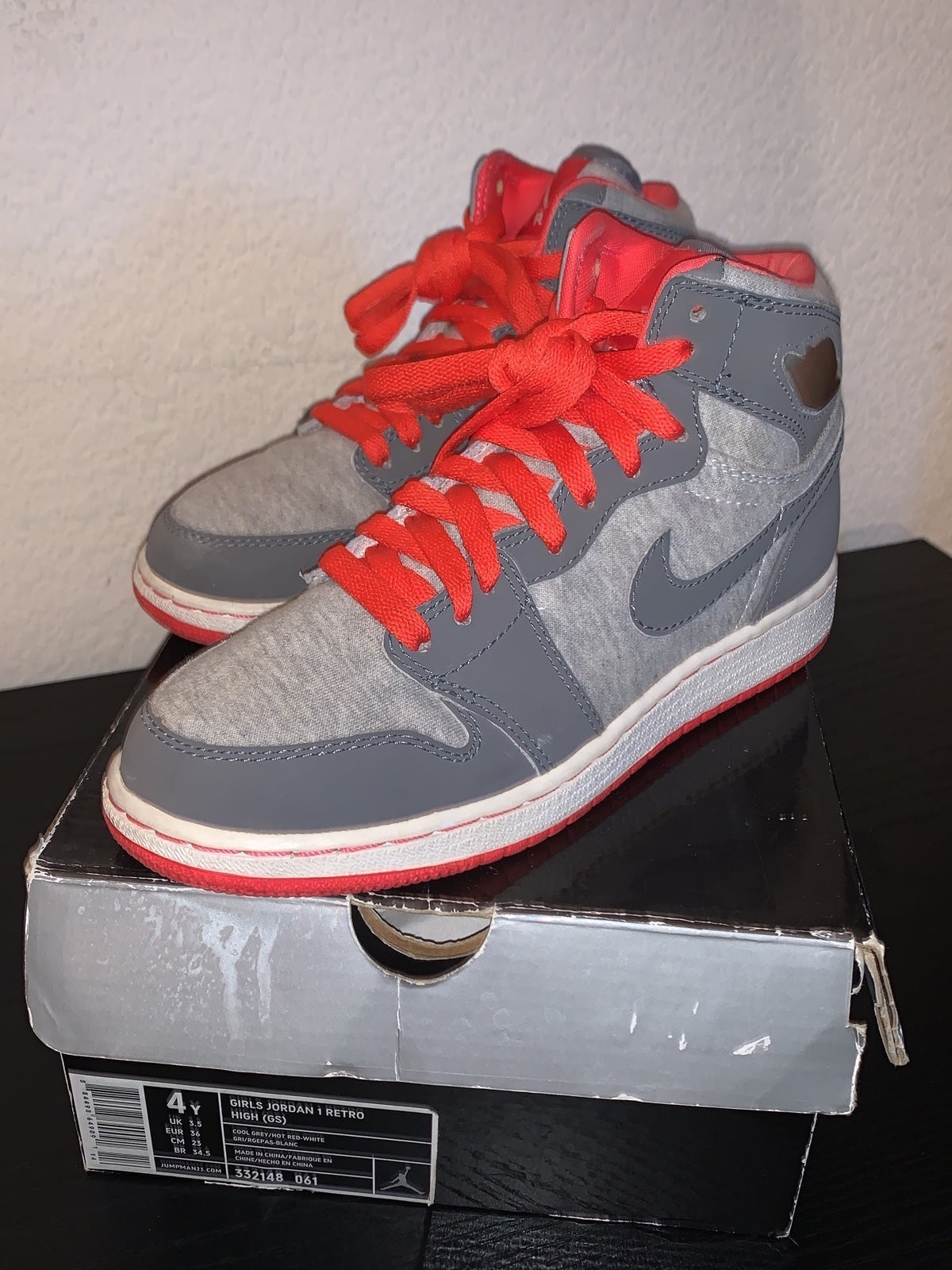 Nike Air Jordan 1 Retro High GS Girls Size 4 Youth Cool Grey Hot Red 2009