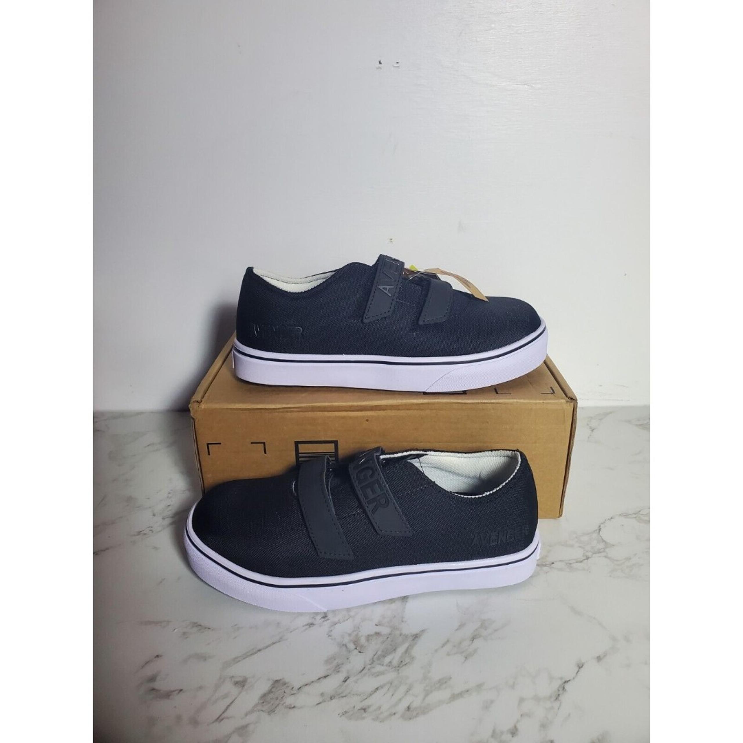 NWT Avenger Work Shoes Men's Low Top Composit Toe Shoes 8.5 No-tie Closure