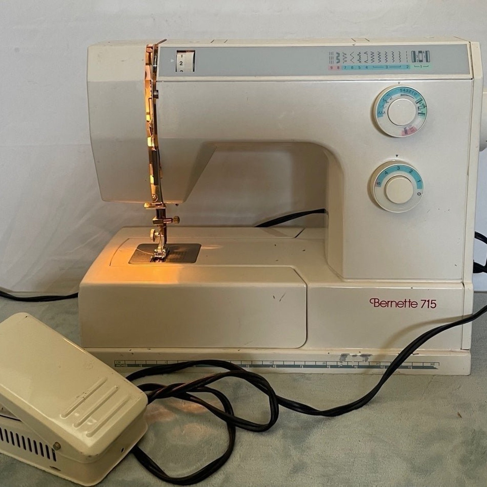 Bernette 715 by Bernina Sewing Machine 200B + Foot Pedal