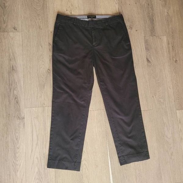 Banana Republic avery size 10 black mid rise straight leg chino slacks pants