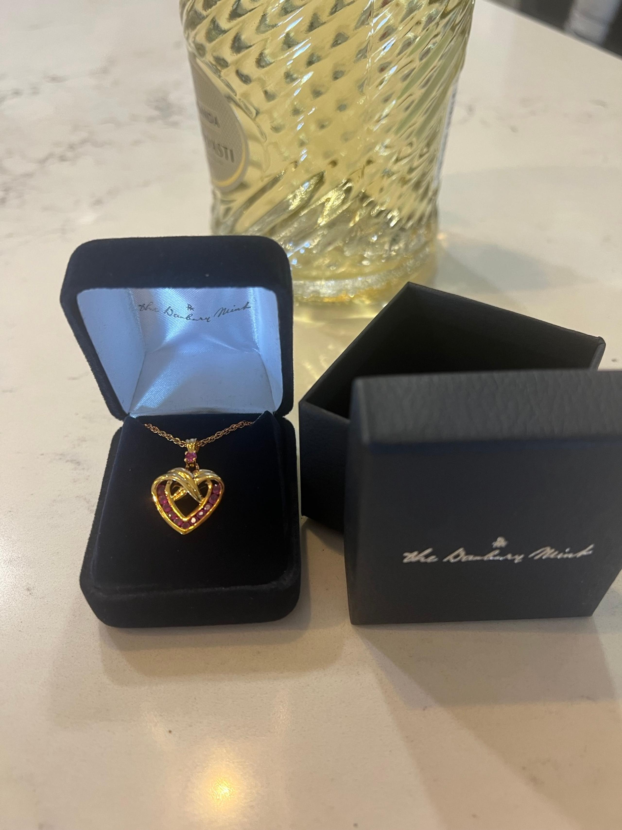 The Danbury Mint Necklace Yellow 14K Gold Plated Dozen Rubies Navy Velvet Box