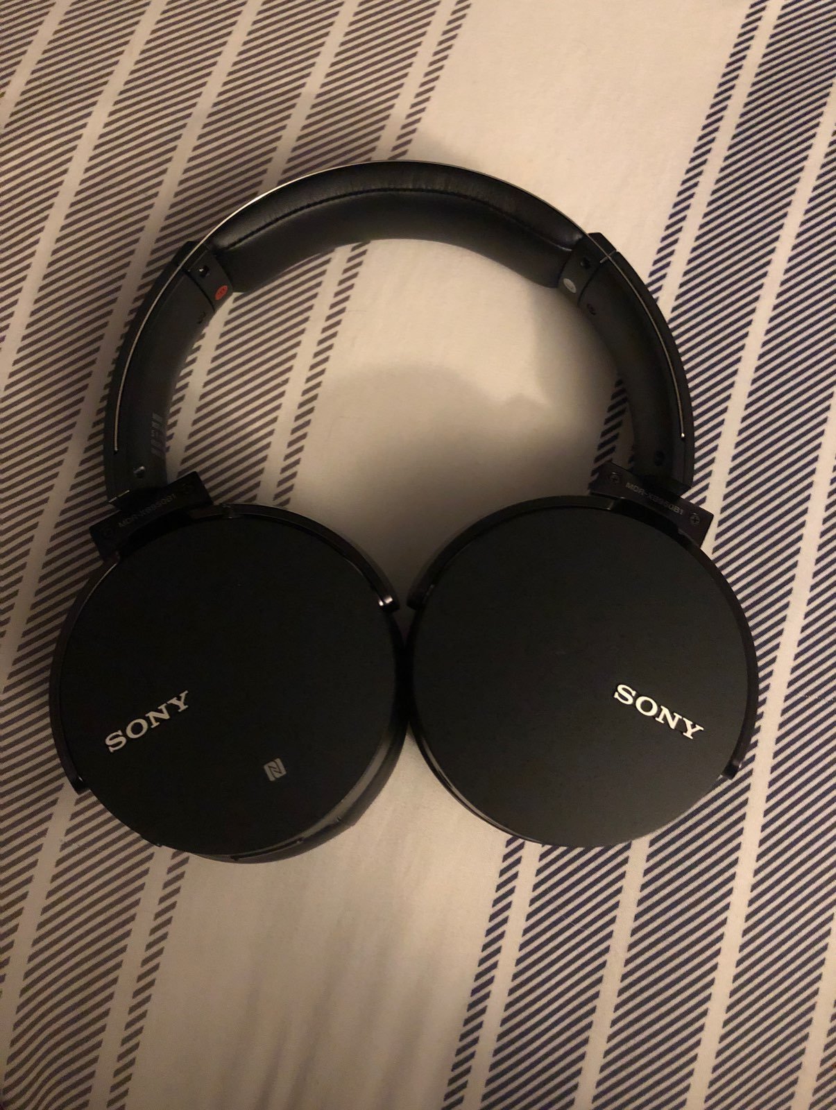Sony MDR-XB950BT Headband Headsets - B