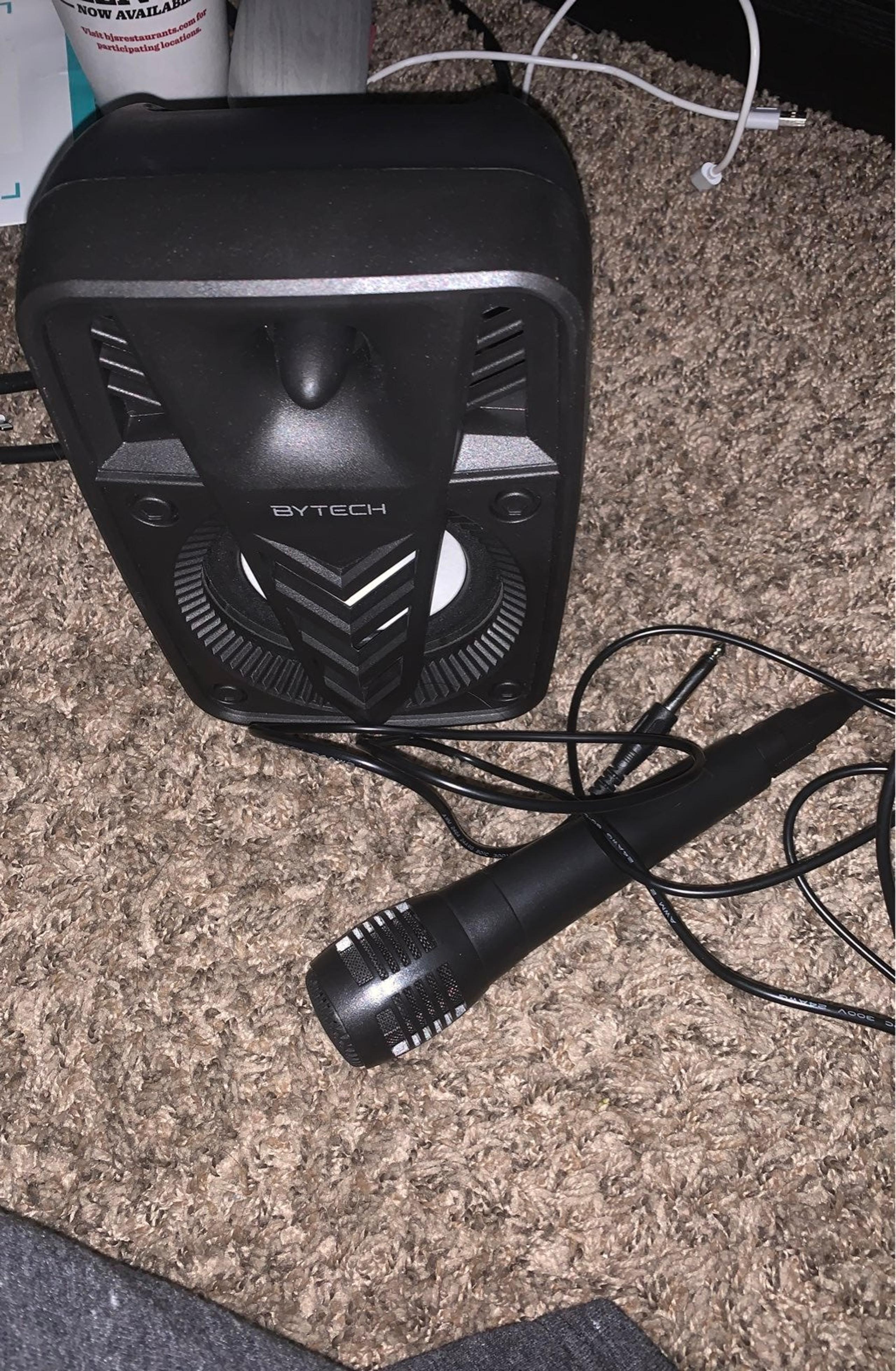 Karaoke speaker