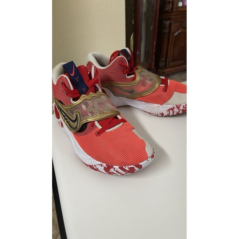 Nike KD Trey 5 X University Red Metallic Gold mens athletic shoes size 11.5