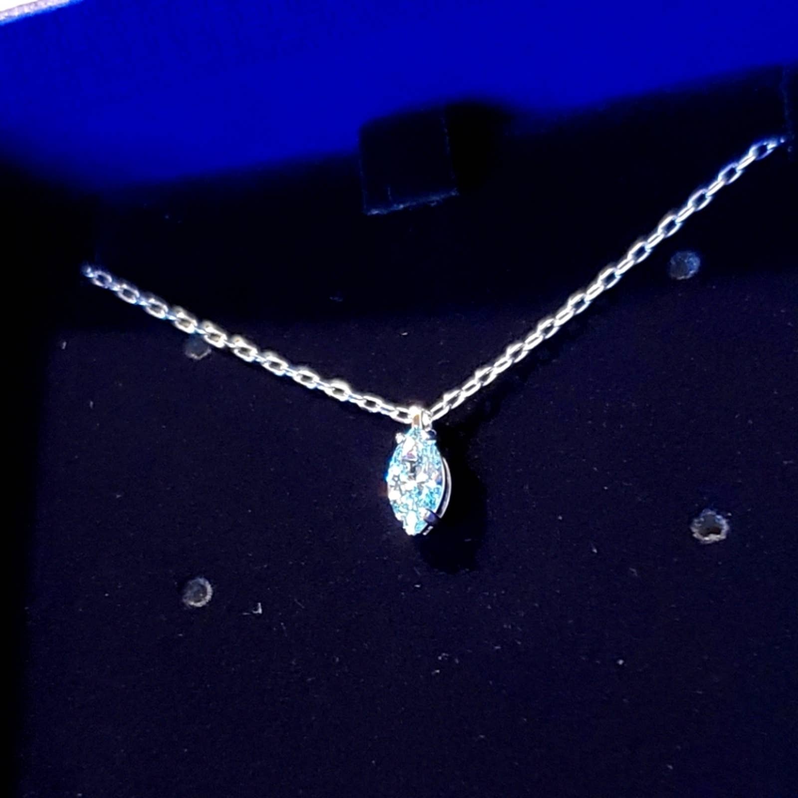NEW Swarovski Delicate Minimalist Aqua Blue Oval Pendant Rhodium Plated Necklace