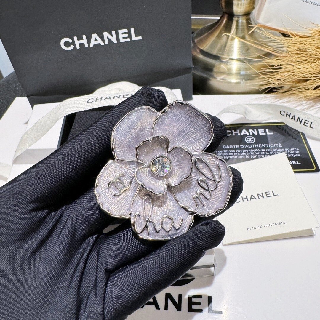 Women brooch