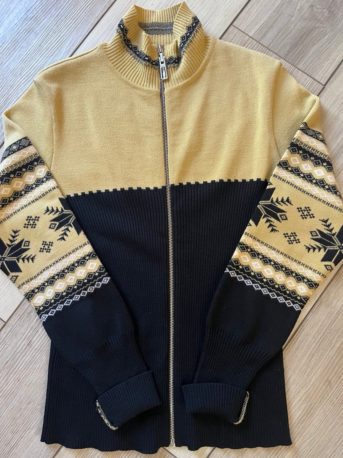 VTG NILS Sportswear 100%merino wool full zipper side pockets mock neck size Med