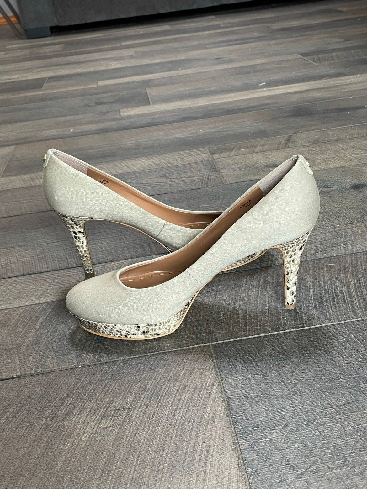Tahari dottie deals pumps
