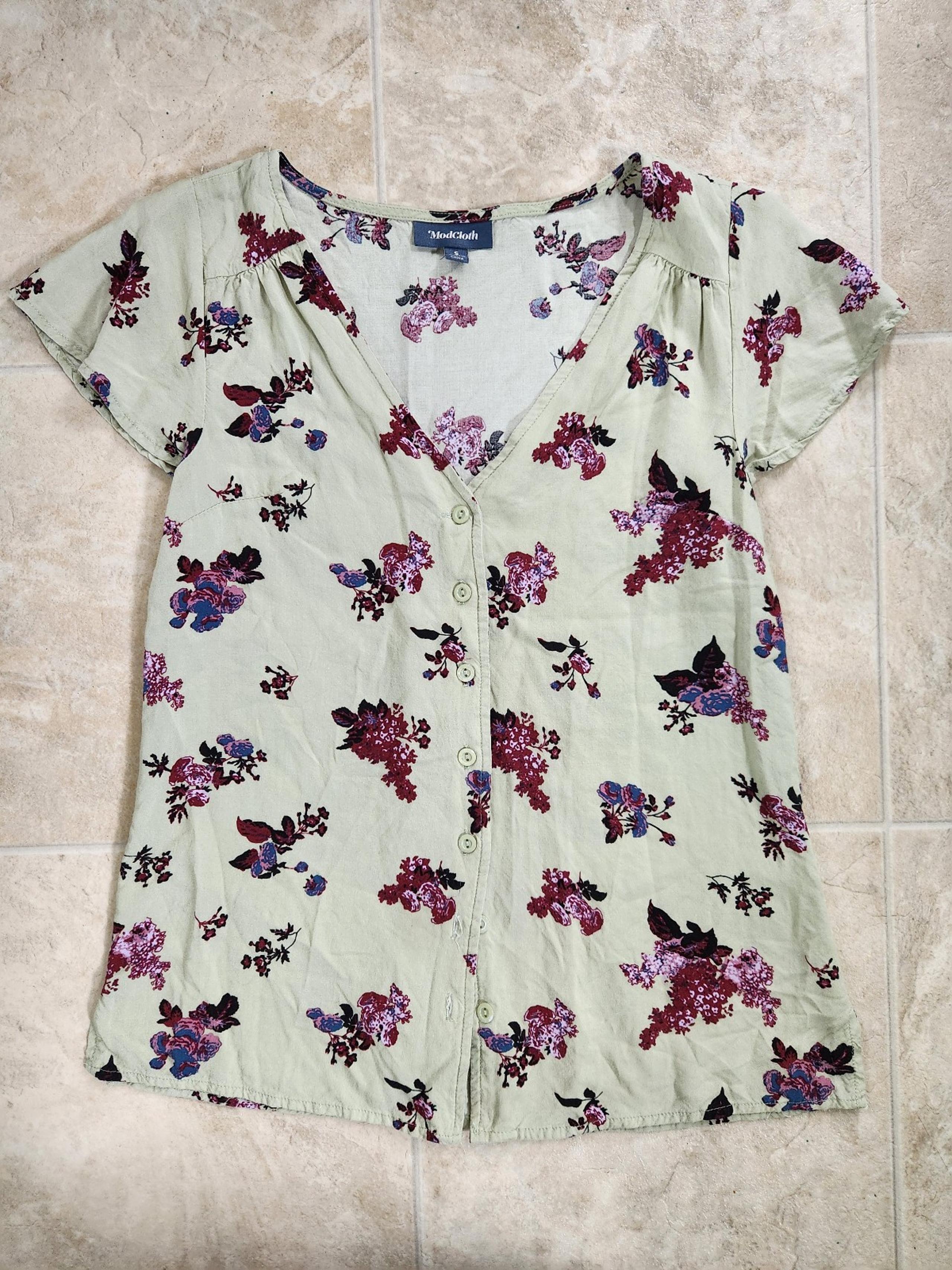 Modcloth Floral Button Up Top - Size Small
