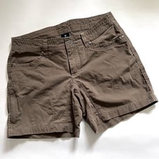 Kuhl Mid Rise Hiking Shorts with Zippered Pockets 5.5 Inch Inseam in Tan Size 6